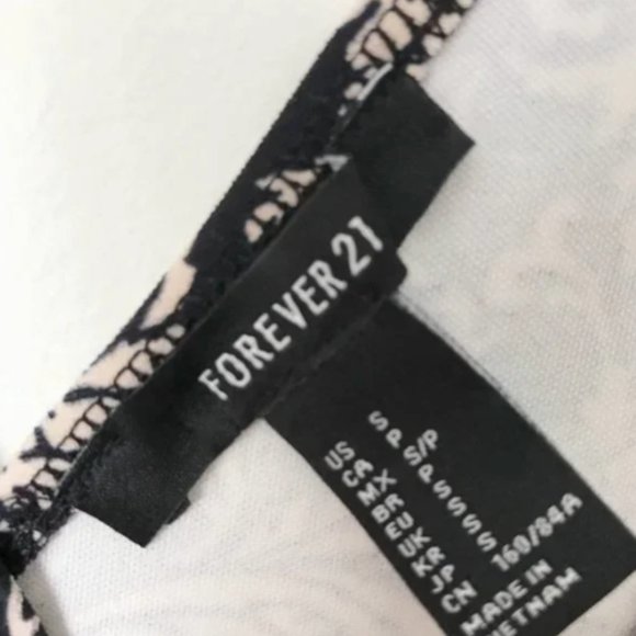 🛍 2 for $25! 🛍 Forever 21 - Damask Sleeveless Beige & Black Skater Dress - Picture 7 of 10